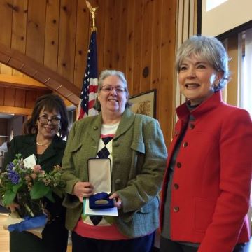 Patty Allen receives award