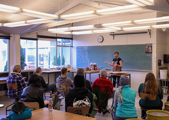 Artist Mya Cluff presenting a lecture on sculpting in the SFCC’s ceramics classroom.