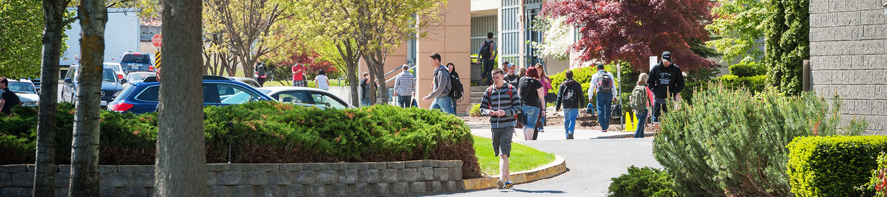 Students walking across the SCC campus.