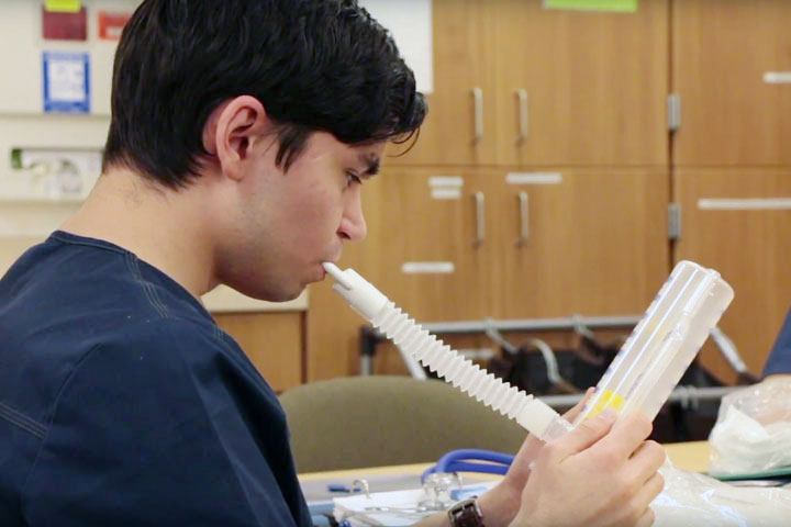 Student practices with respiratory care device